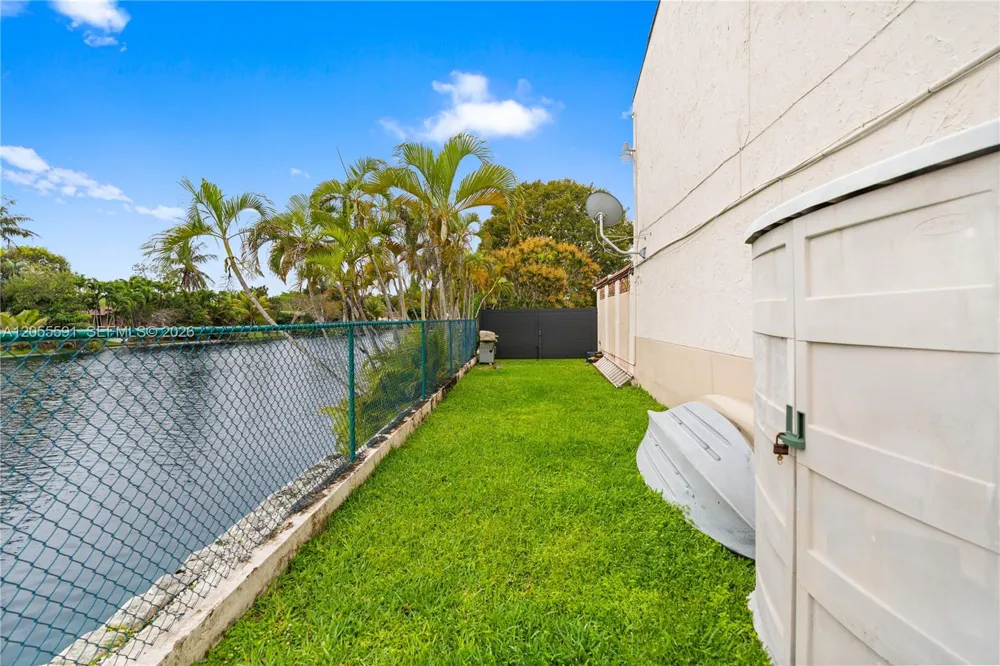7282 Jacaranda Ln Miami Lakes, FL 33014