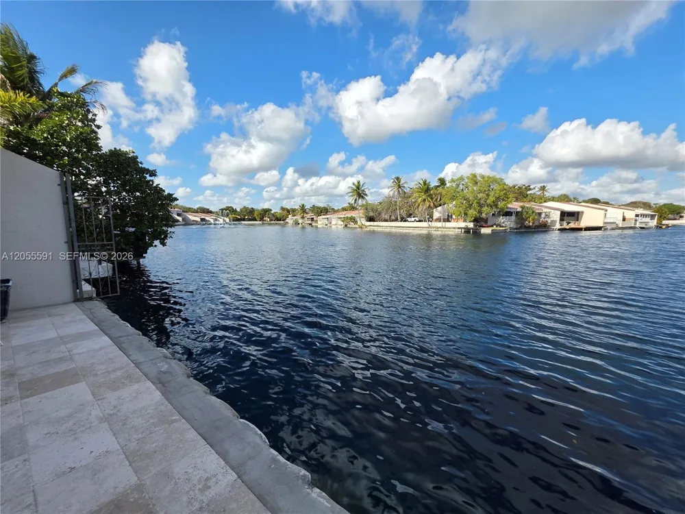 7282 Jacaranda Ln Miami Lakes, FL 33014