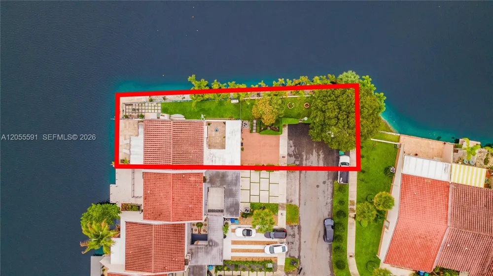 7282 Jacaranda Ln Miami Lakes, FL 33014