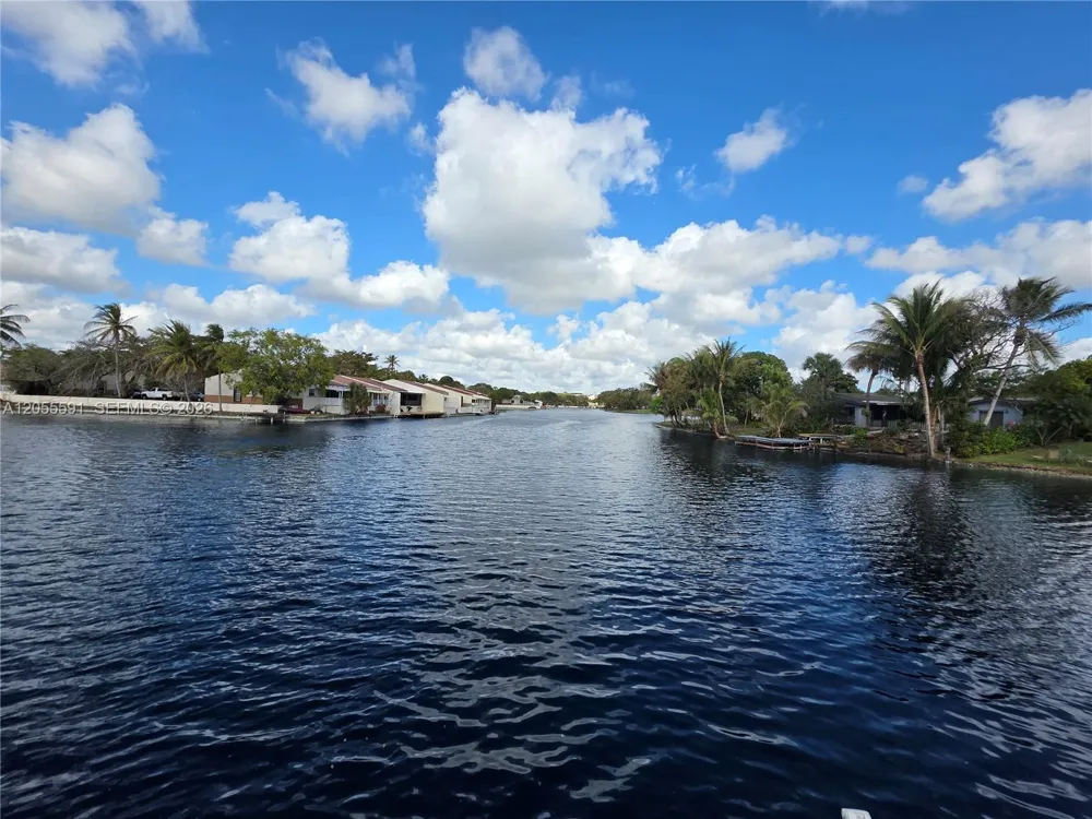 7282 Jacaranda Ln Miami Lakes, FL 33014