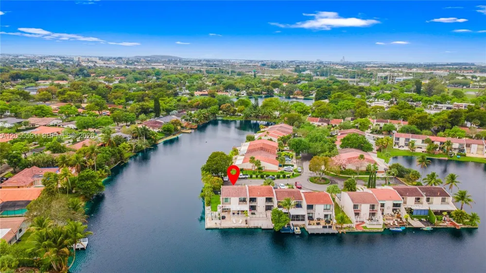 7282 Jacaranda Ln Miami Lakes, FL 33014