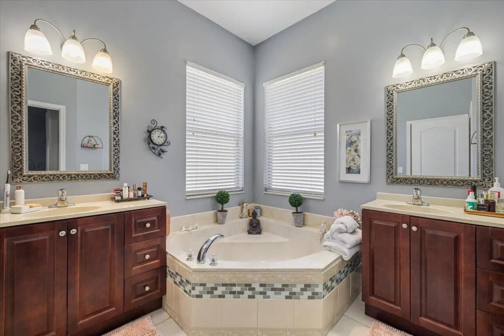 5910 Nicole Lane Fort Pierce, FL 34951