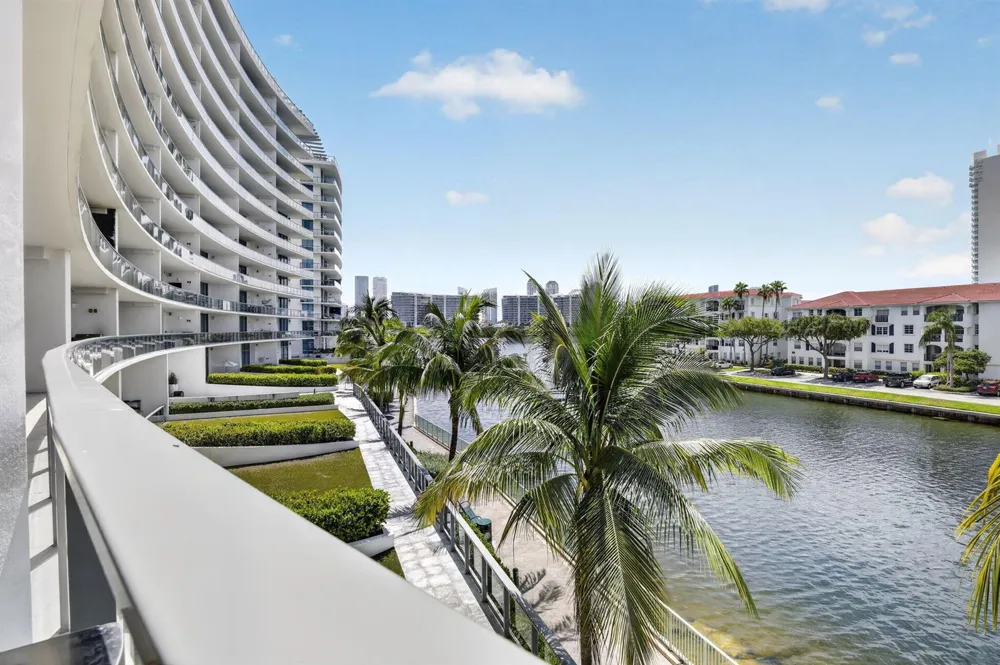 3250 NE 188th Street #201 Aventura, FL 33180