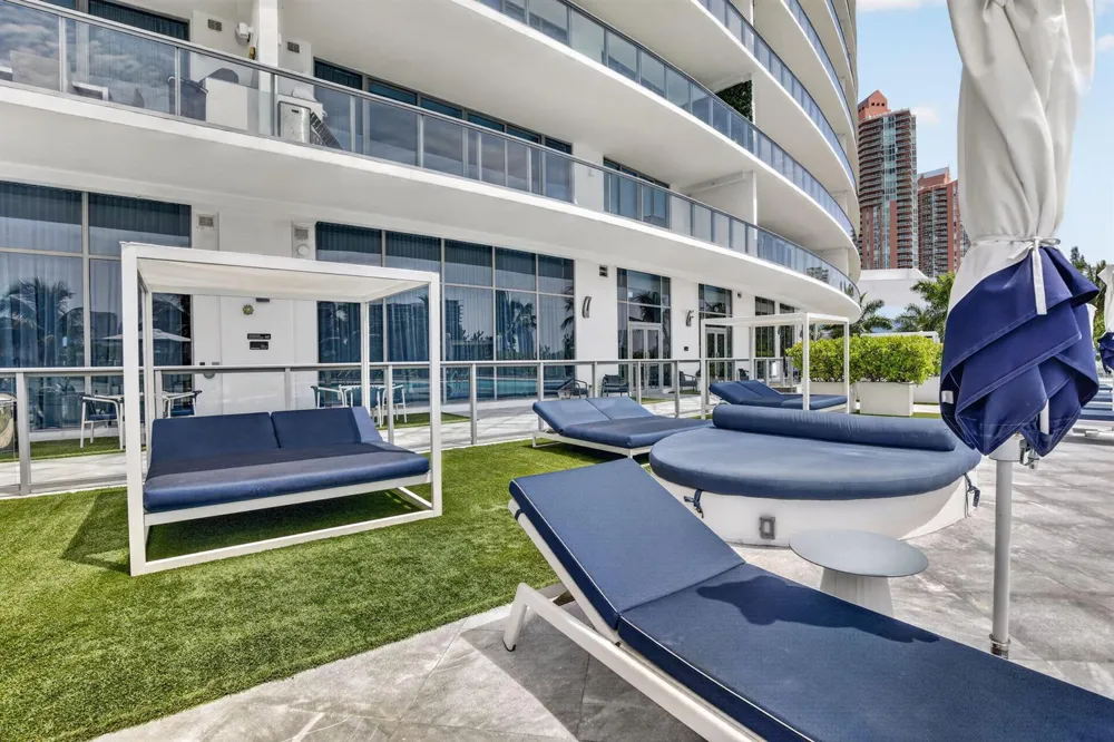 3250 NE 188th Street #201 Aventura, FL 33180