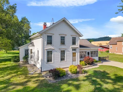 107 W Rushford Avenue