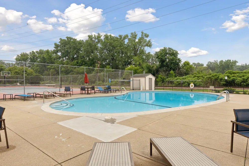 1304 W Medicine Lake Drive #320 Plymouth, MN 55441