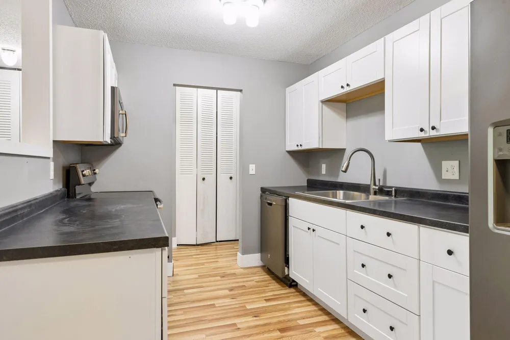 1304 W Medicine Lake Drive #320 Plymouth, MN 55441
