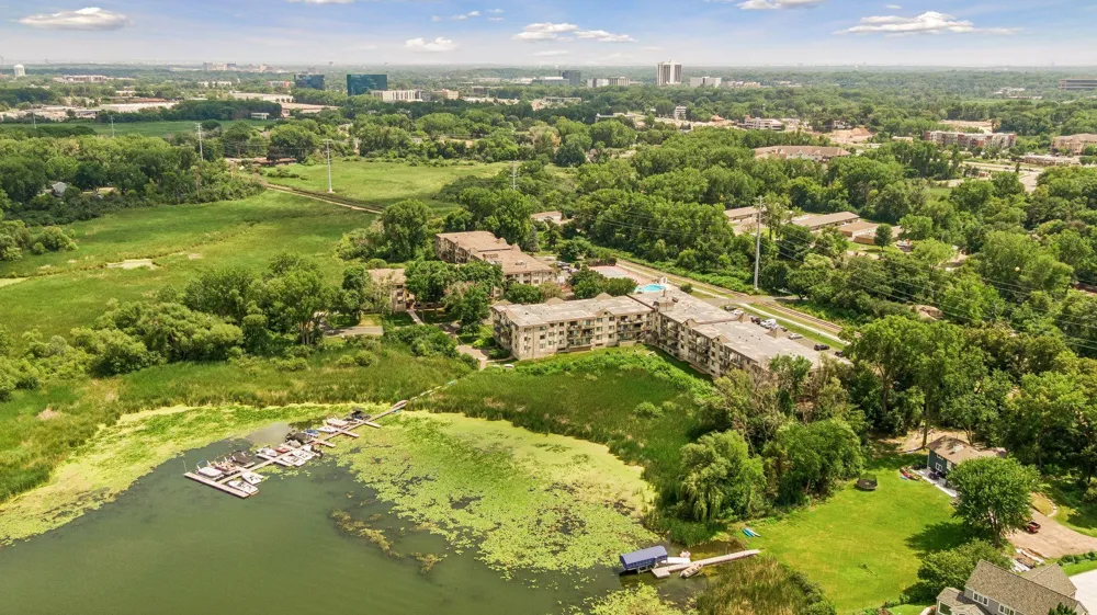 1304 W Medicine Lake Drive #320 Plymouth, MN 55441