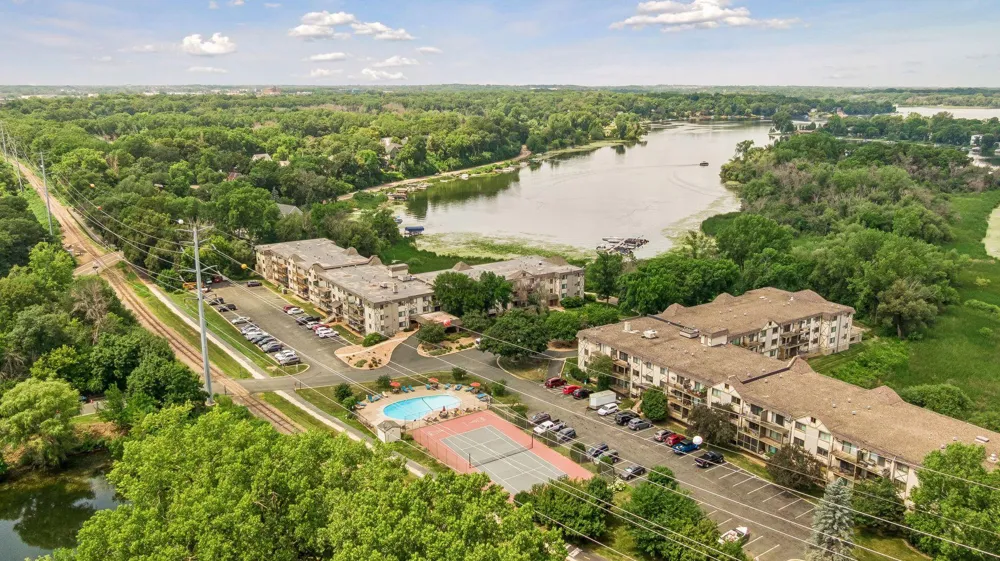 1304 W Medicine Lake Drive #320 Plymouth, MN 55441