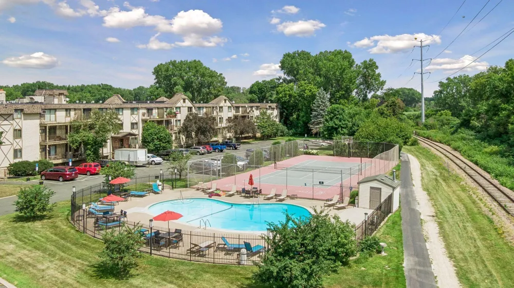 1304 W Medicine Lake Drive #320 Plymouth, MN 55441