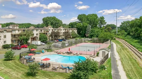 1304 W Medicine Lake Drive #320