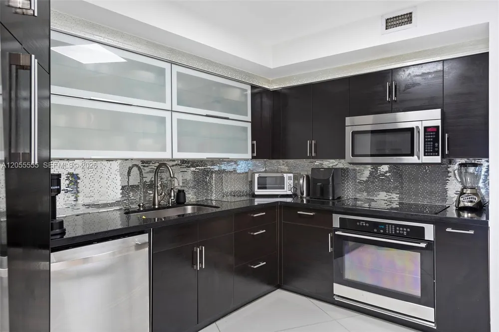 5151 Collins Ave #1420 Miami Beach, FL 33140