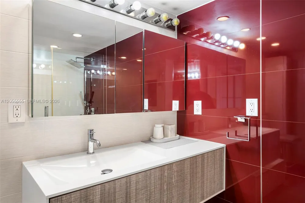 5151 Collins Ave #1420 Miami Beach, FL 33140