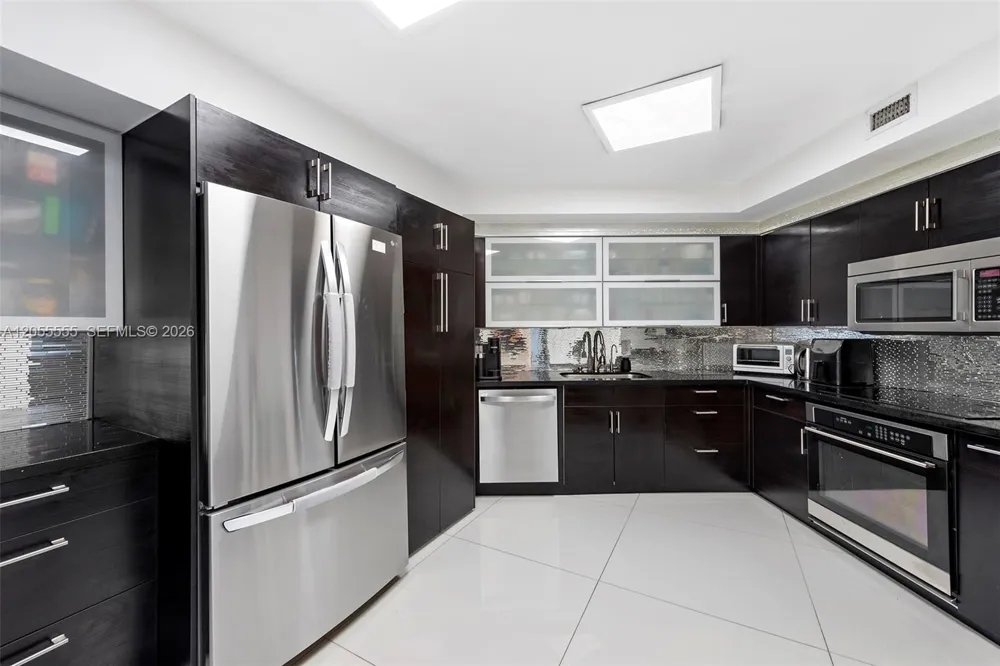 5151 Collins Ave #1420 Miami Beach, FL 33140