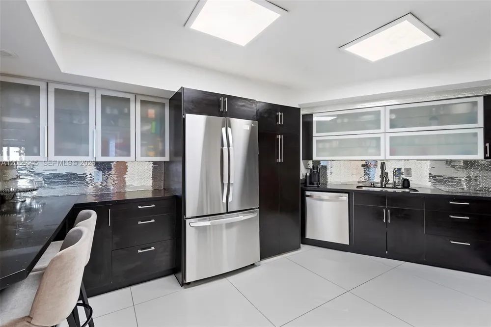 5151 Collins Ave #1420 Miami Beach, FL 33140