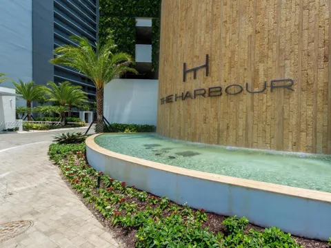16385 Biscayne Blvd #1103