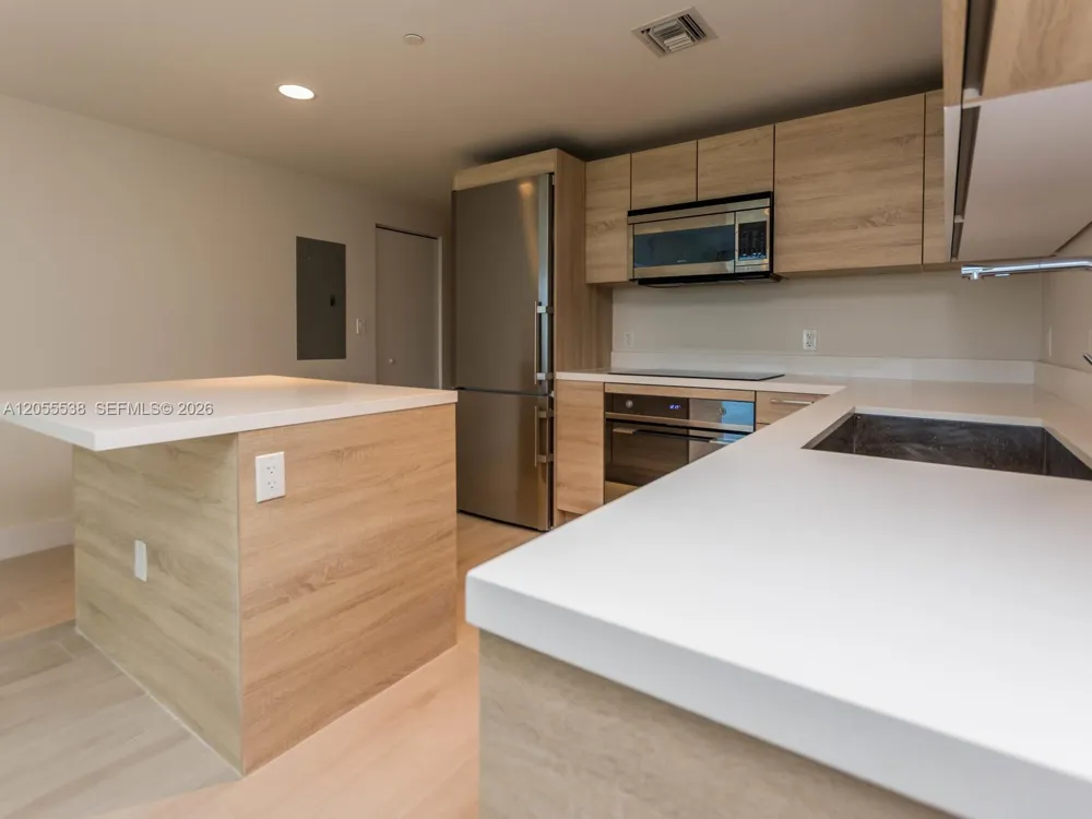 16385 Biscayne Blvd #1103 North Miami Beach, FL 33160
