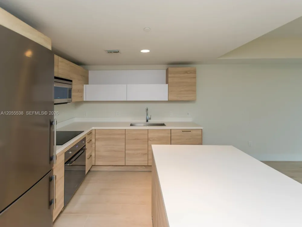 16385 Biscayne Blvd #1103 North Miami Beach, FL 33160