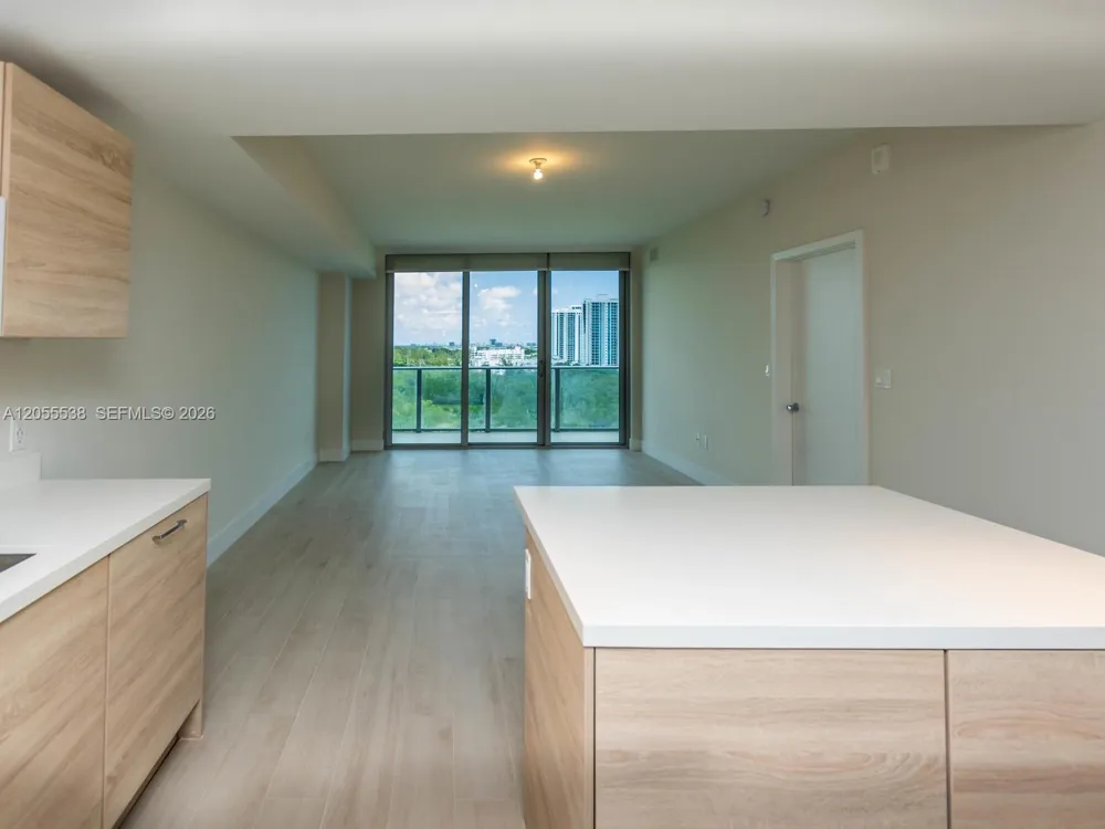 16385 Biscayne Blvd #1103 North Miami Beach, FL 33160