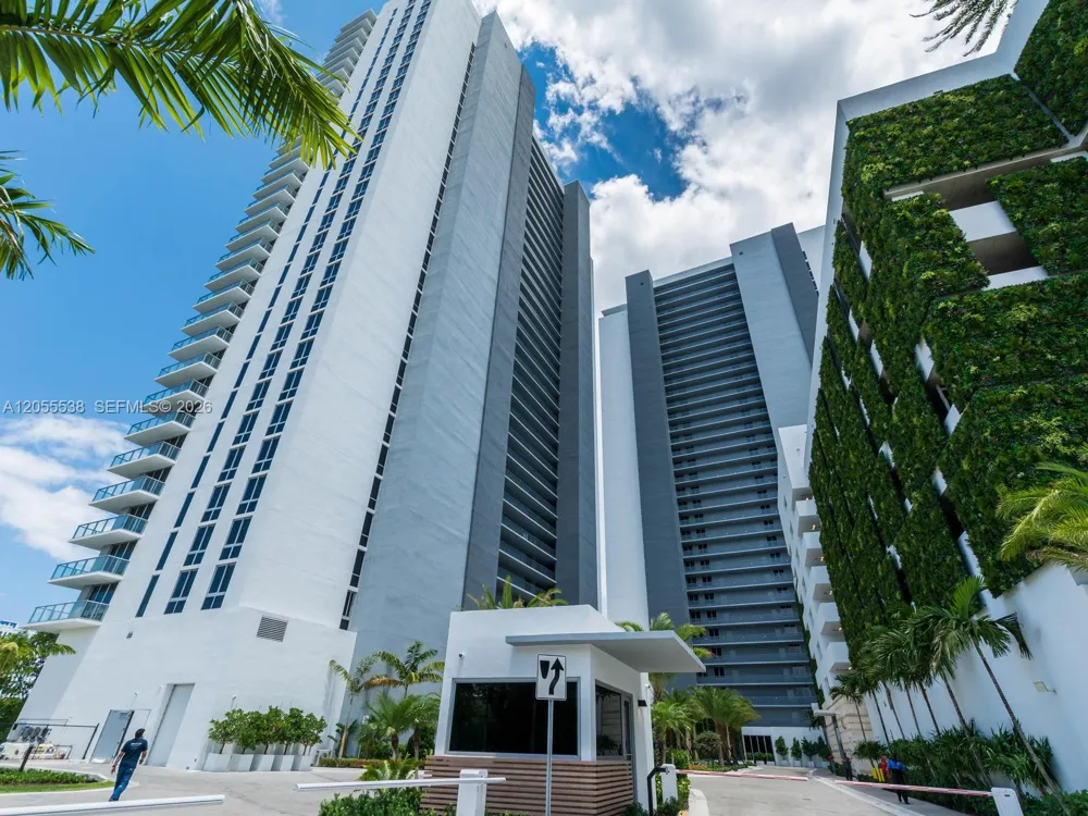 16385 Biscayne Blvd #1103 North Miami Beach, FL 33160