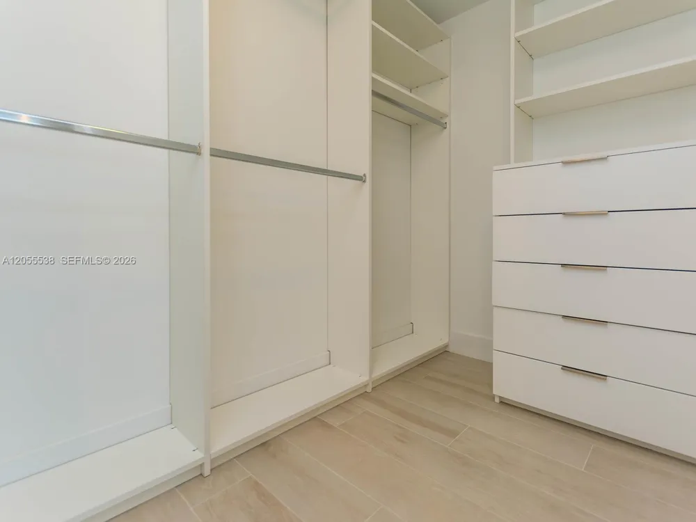 16385 Biscayne Blvd #1103 North Miami Beach, FL 33160