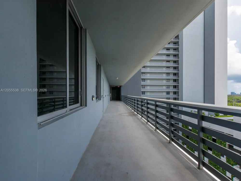 16385 Biscayne Blvd #1103 North Miami Beach, FL 33160