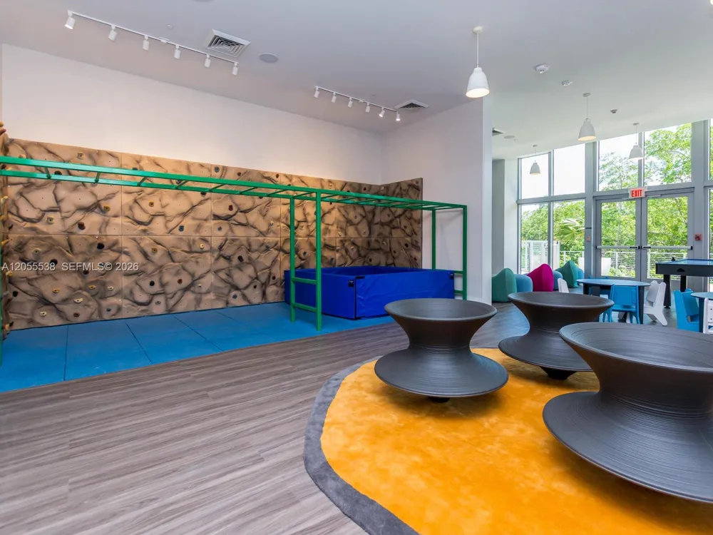 16385 Biscayne Blvd #1103 North Miami Beach, FL 33160