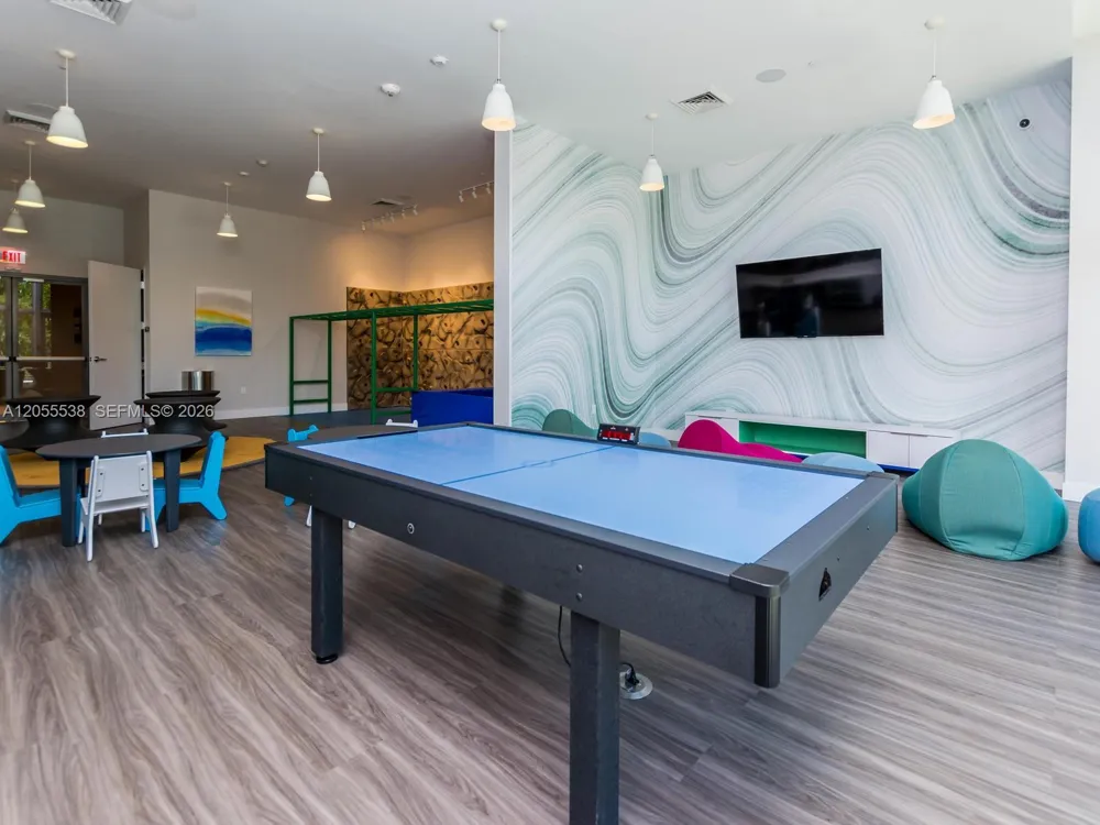 16385 Biscayne Blvd #1103 North Miami Beach, FL 33160