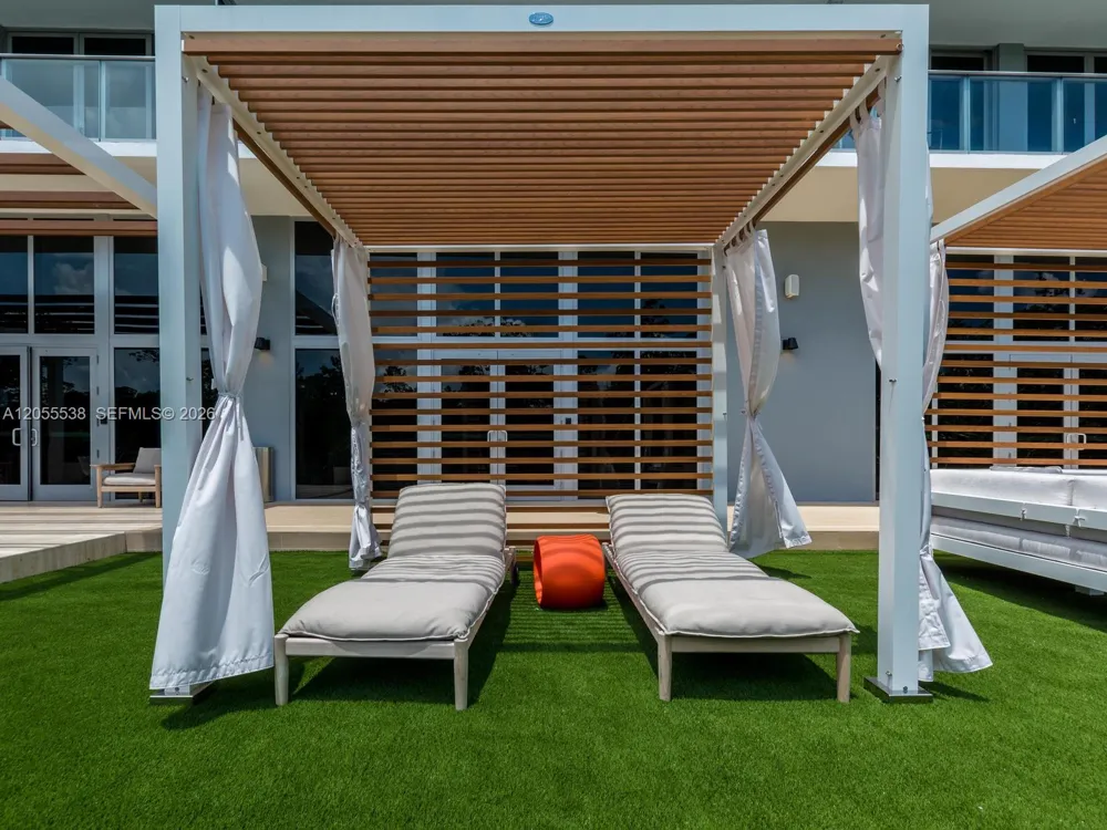16385 Biscayne Blvd #1103 North Miami Beach, FL 33160