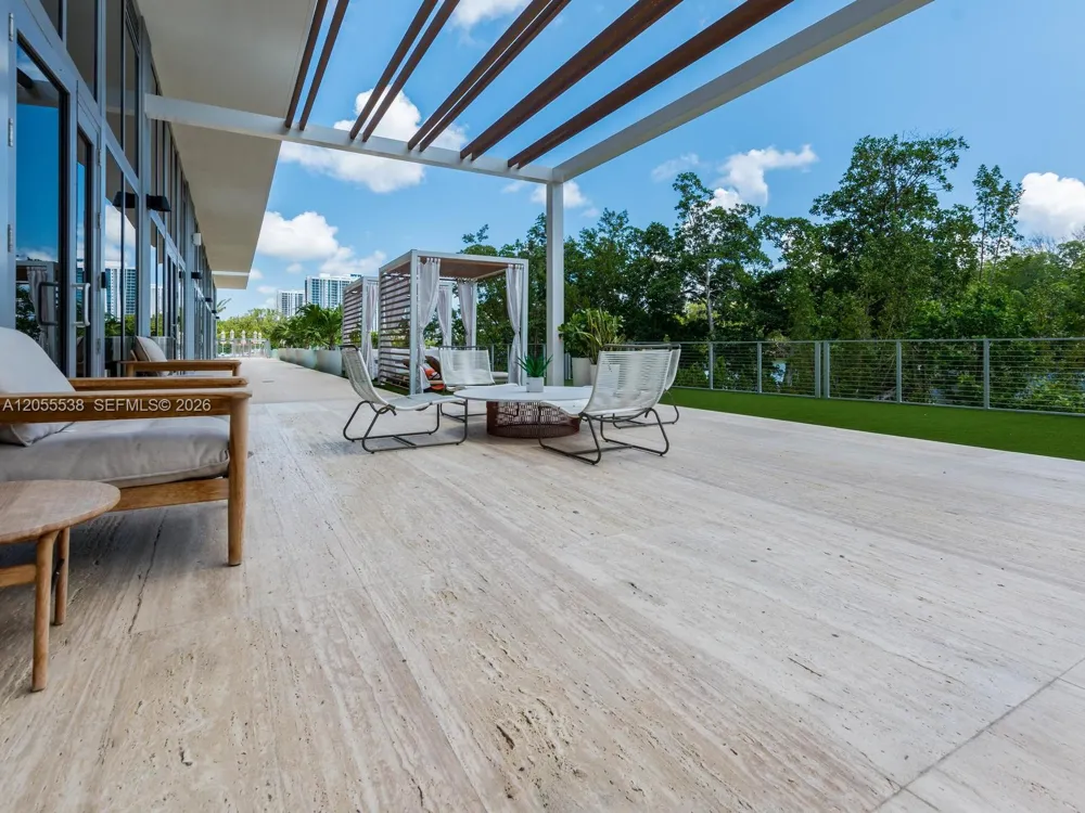 16385 Biscayne Blvd #1103 North Miami Beach, FL 33160