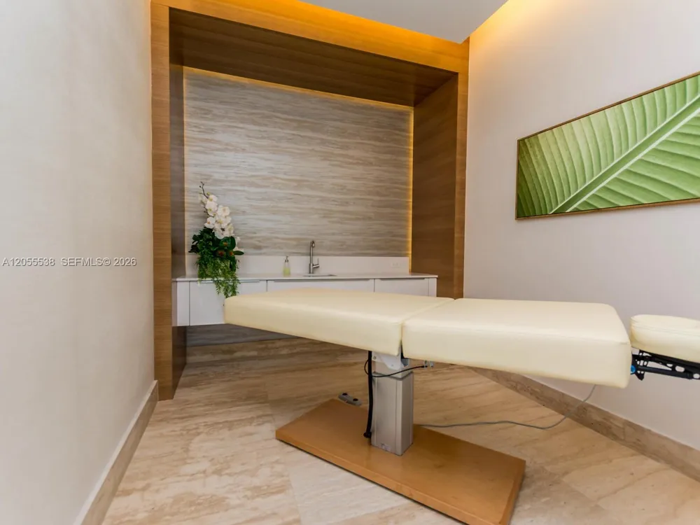 16385 Biscayne Blvd #1103 North Miami Beach, FL 33160