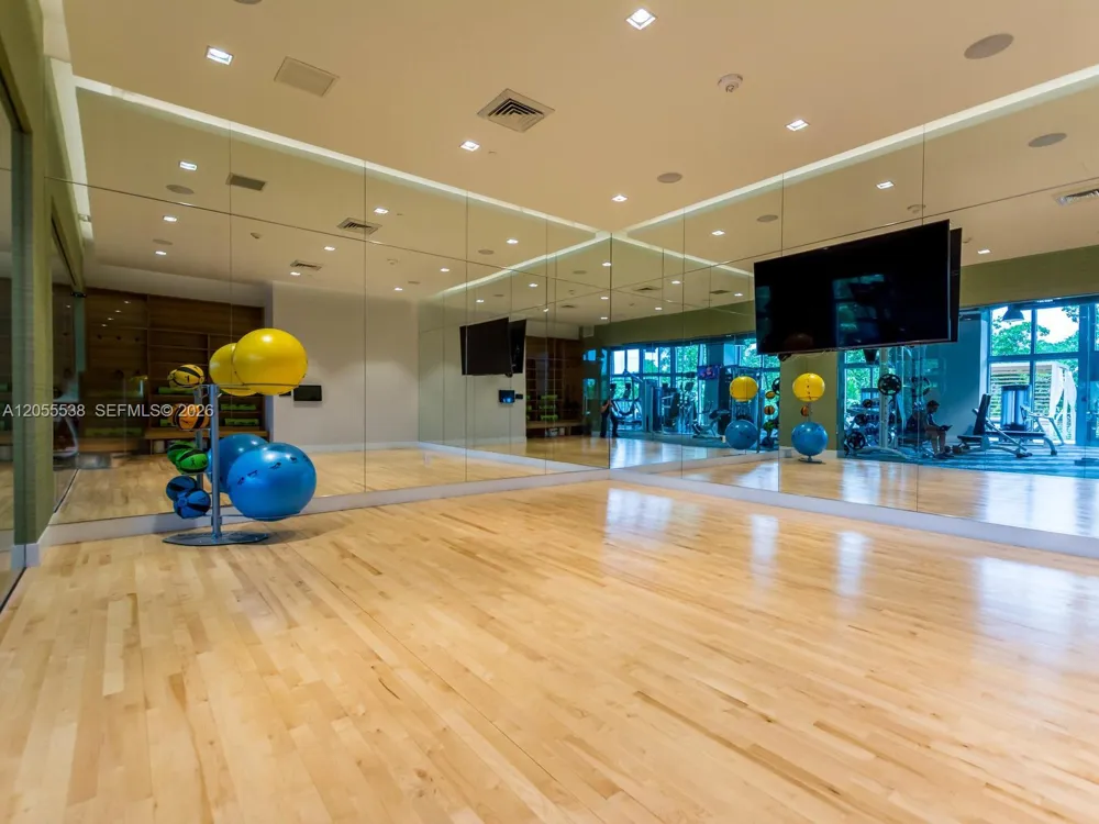 16385 Biscayne Blvd #1103 North Miami Beach, FL 33160