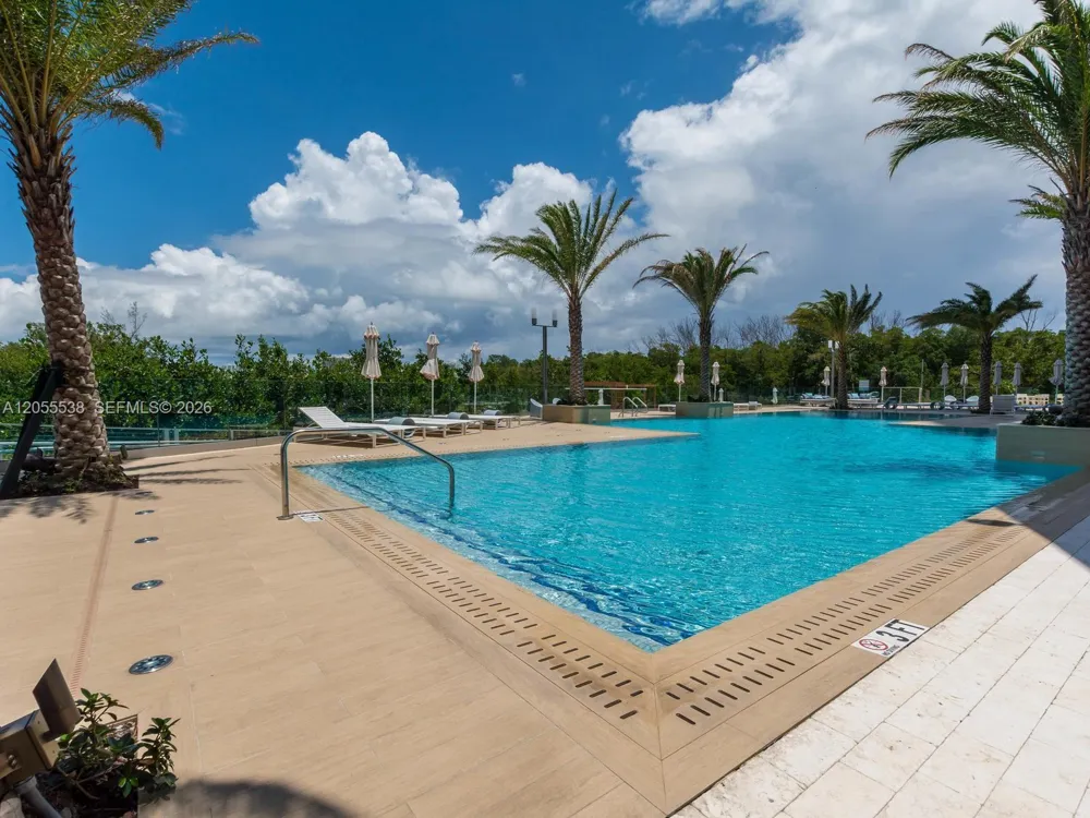 16385 Biscayne Blvd #1103 North Miami Beach, FL 33160