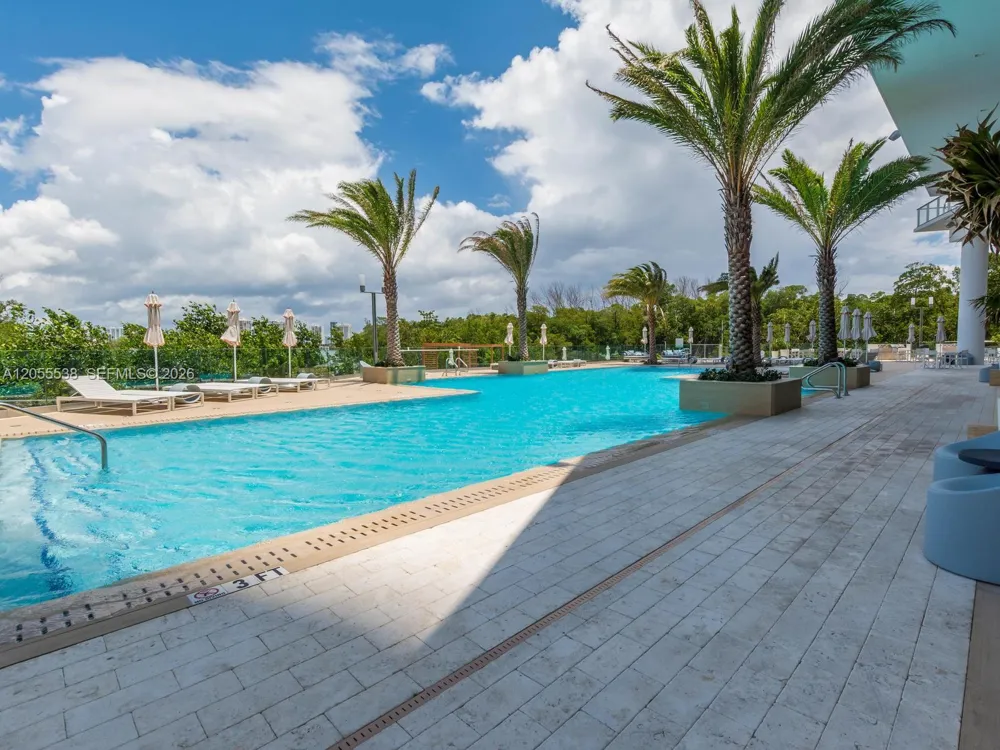 16385 Biscayne Blvd #1103 North Miami Beach, FL 33160