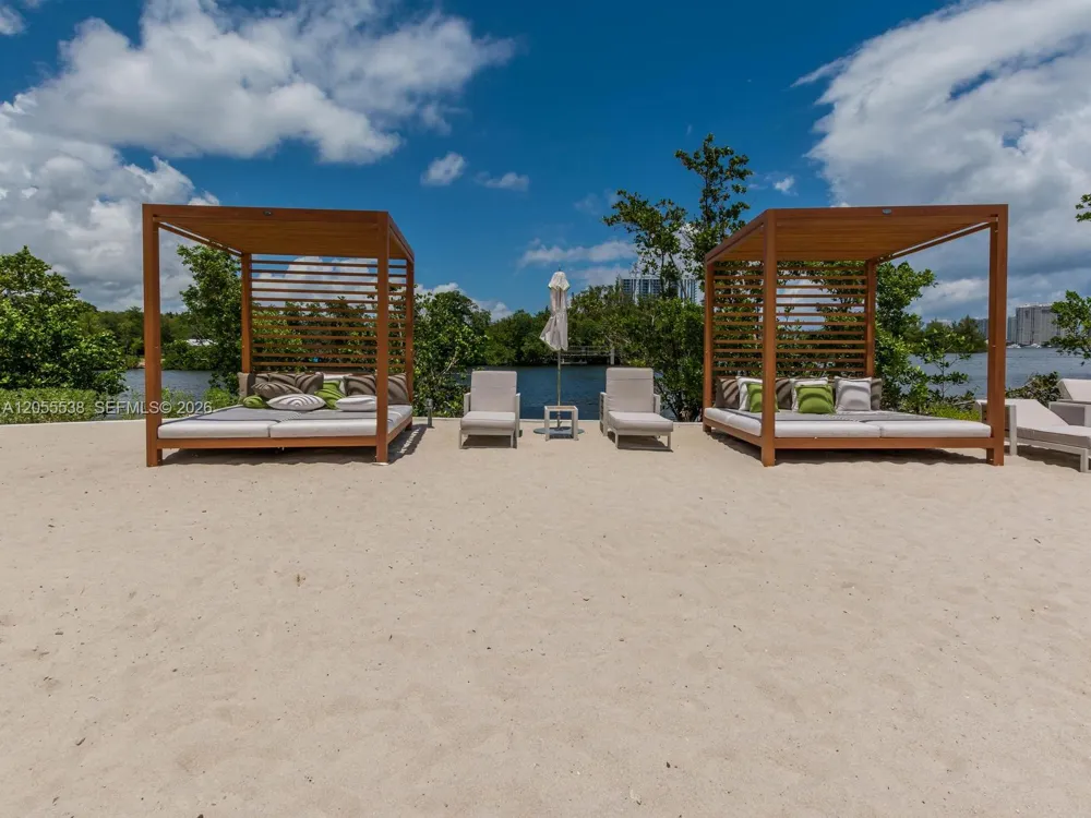16385 Biscayne Blvd #1103 North Miami Beach, FL 33160