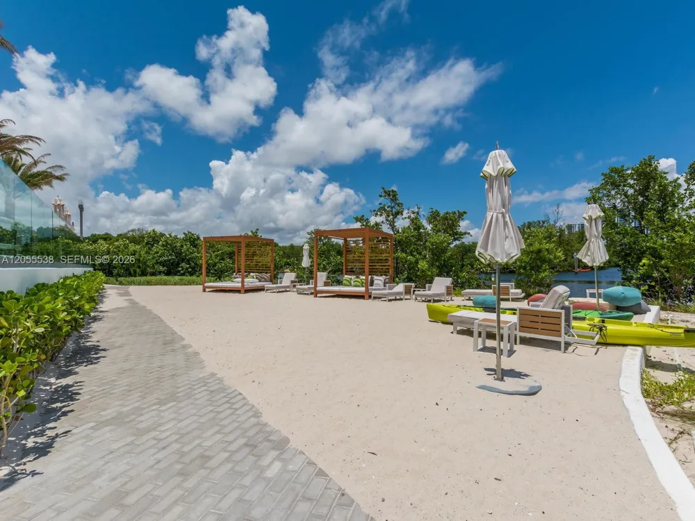 16385 Biscayne Blvd #1103 North Miami Beach, FL 33160