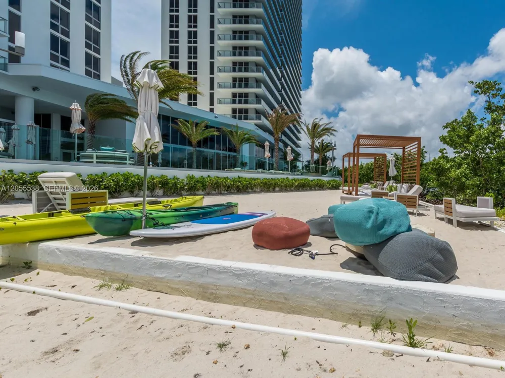 16385 Biscayne Blvd #1103 North Miami Beach, FL 33160