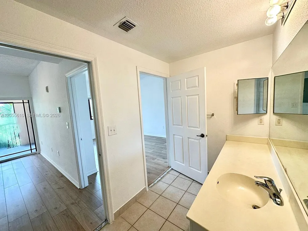 2807 Veronia Dr #301 Palm Beach Gardens, FL 33410