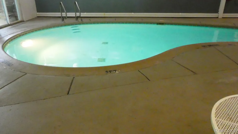 31831 Grand River Avenue #99 Farmington City, MI 48336