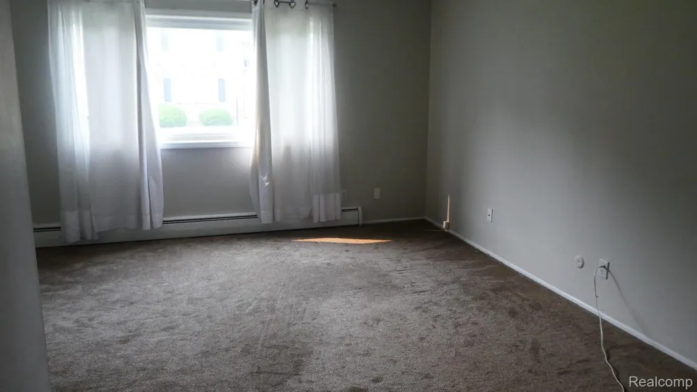 31831 Grand River Avenue #99 Farmington City, MI 48336
