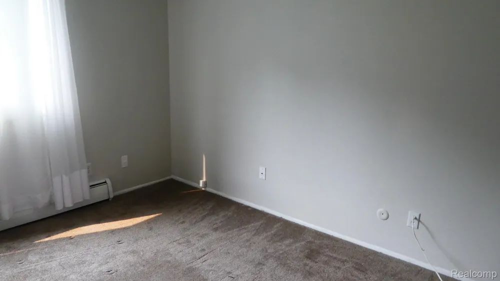 31831 Grand River Avenue #99 Farmington City, MI 48336