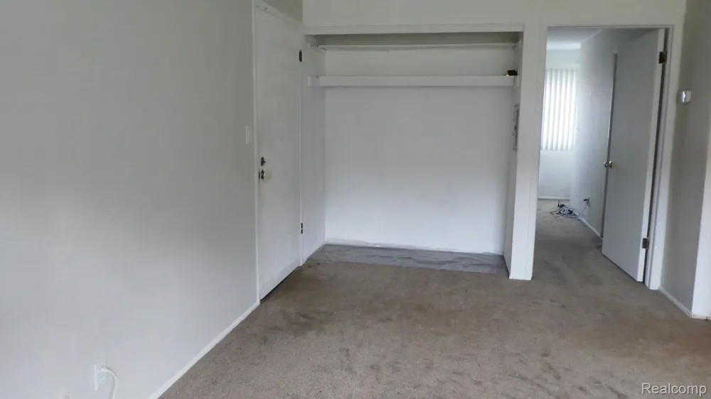 31831 Grand River Avenue #99 Farmington City, MI 48336