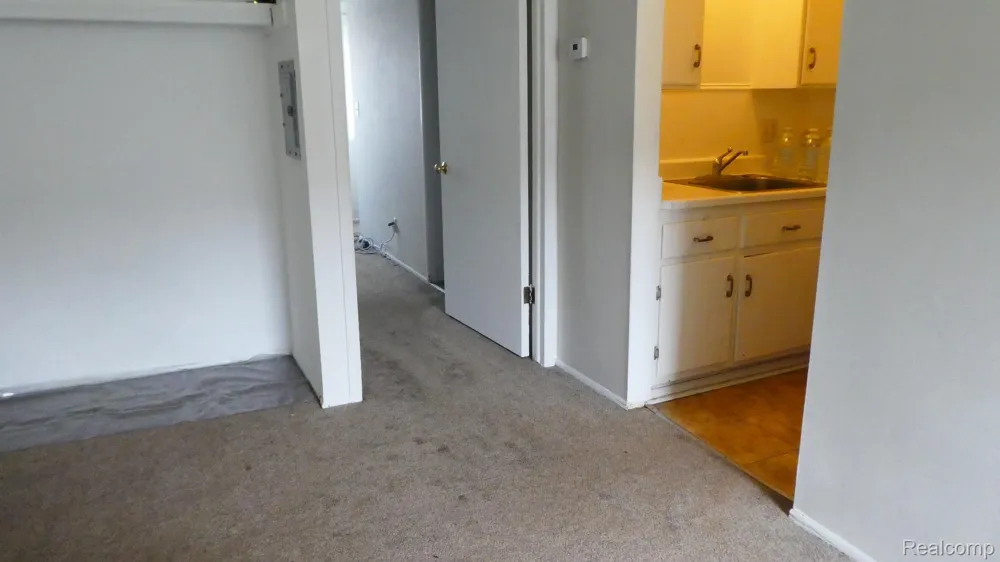 31831 Grand River Avenue #99 Farmington City, MI 48336