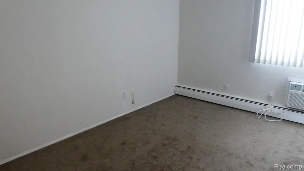 31831 Grand River Avenue #99 Farmington City, MI 48336