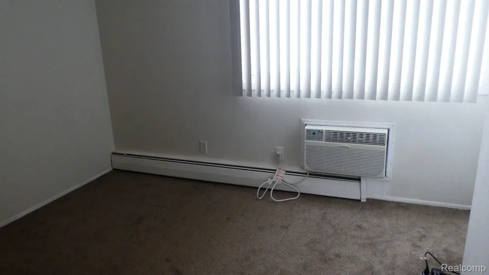 31831 Grand River Avenue #99 Farmington City, MI 48336