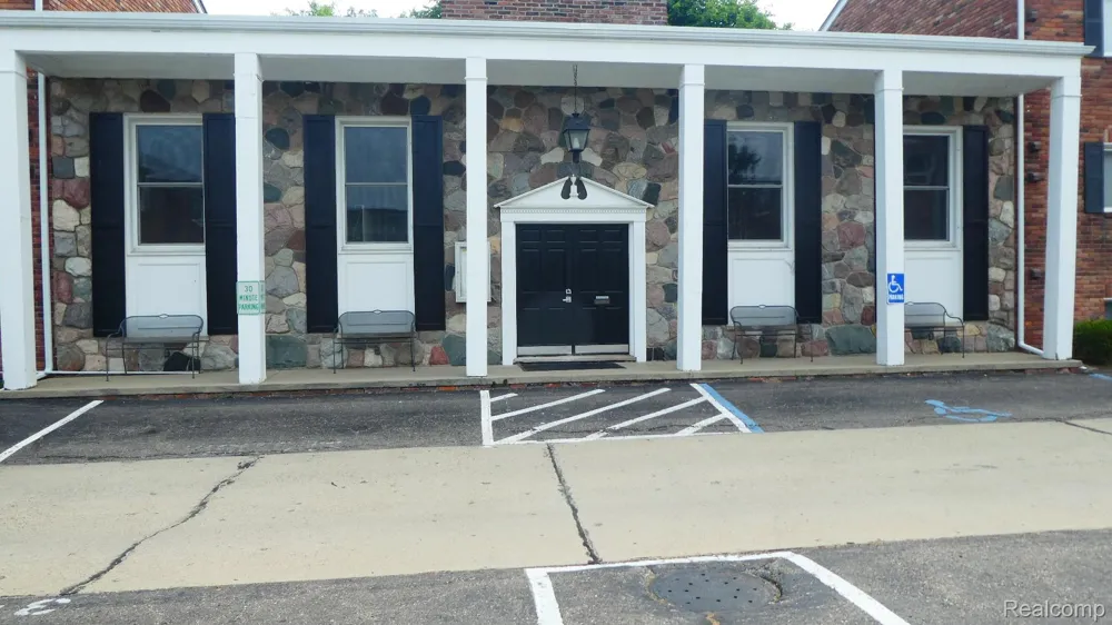 31831 Grand River Avenue #99 Farmington City, MI 48336