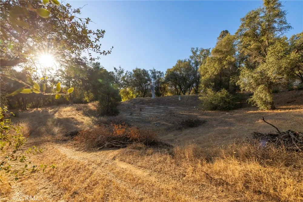 1 Junction Dr Oakhurst, CA 93644