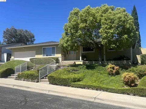 3918 Pebble Dr