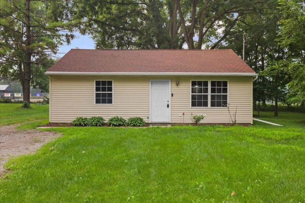 1091 Hickory Street Lansing, MI 48906