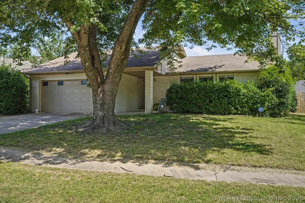 1108 W Vicksburg Place Broken Arrow, OK 74011